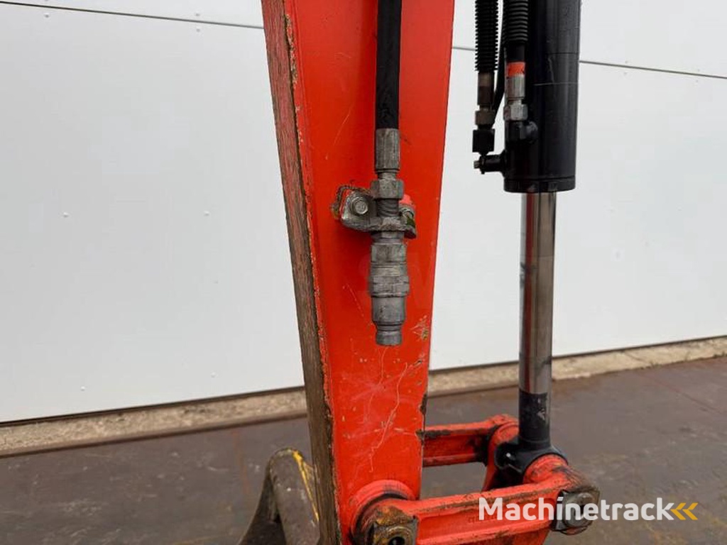 Kubota KX027-4-Hammer-Lines-Quick-Coupler