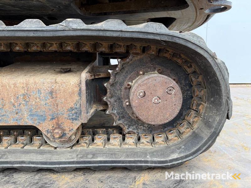 Kubota KX027-4-Hammer-Lines-Quick-Coupler