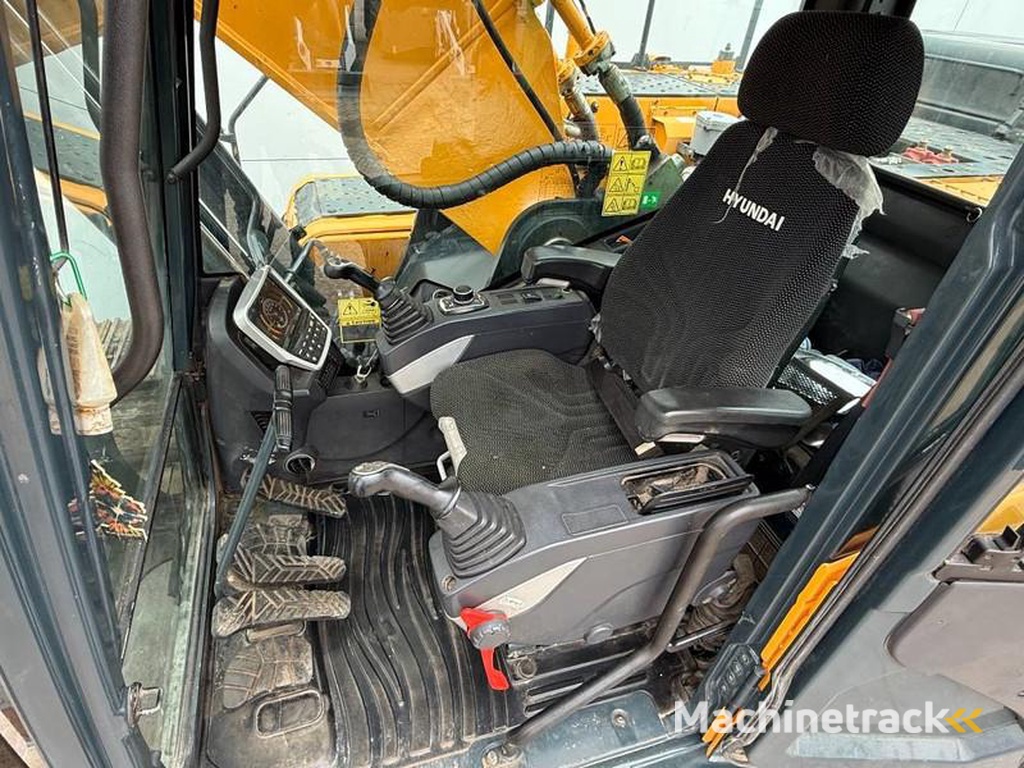 Hyundai HX380LC-Rock-Quard-Hammer-Lines-360°-Camera