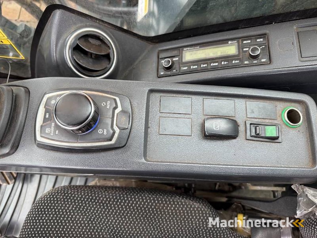 Hyundai HX380LC-Rock-Quard-Hammer-Lines-360°-Camera