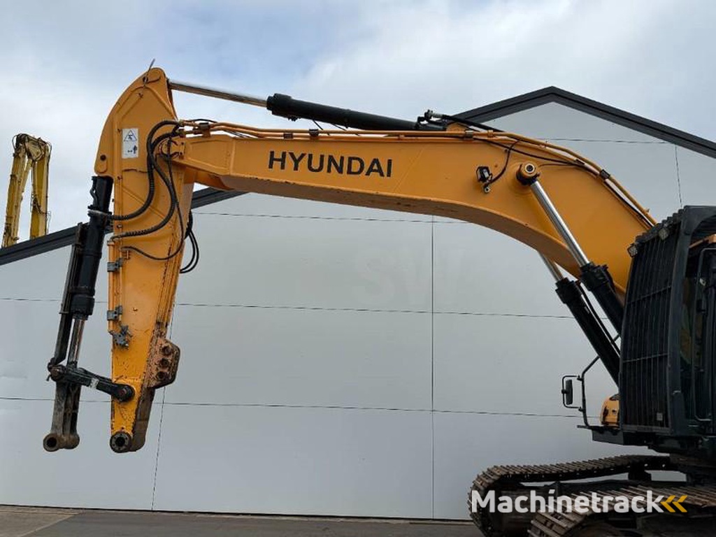 Hyundai HX380LC-Rock-Quard-Hammer-Lines-360°-Camera