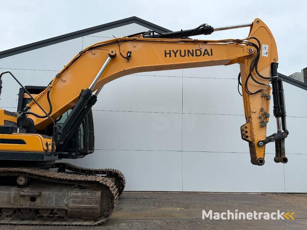 Hyundai HX380LC-Rock-Quard-Hammer-Lines-360°-Camera