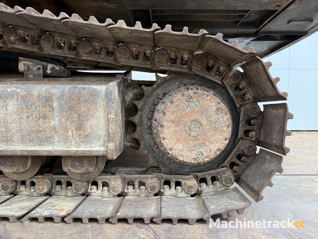 Hyundai HX380LC-Rock-Quard-Hammer-Lines-360°-Camera