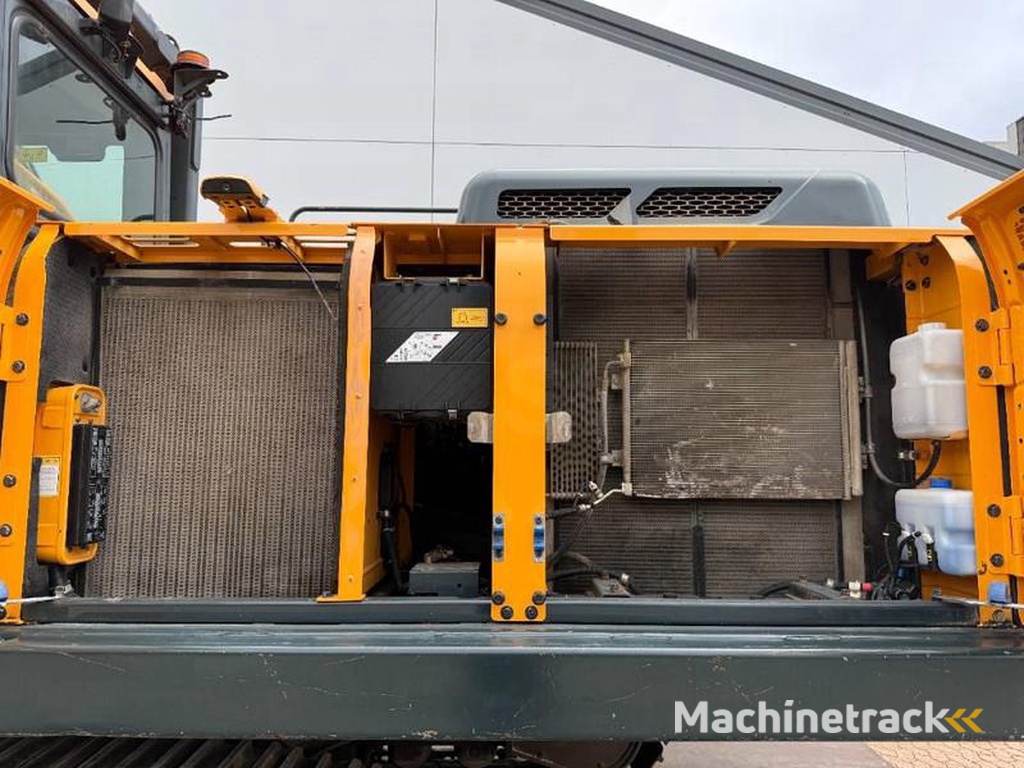 Hyundai HX380LC-Rock-Quard-Hammer-Lines-360°-Camera