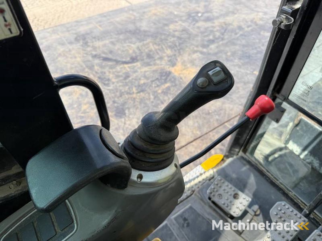 JCB 86C-1-Hammer-Lines-Quick-Coupler