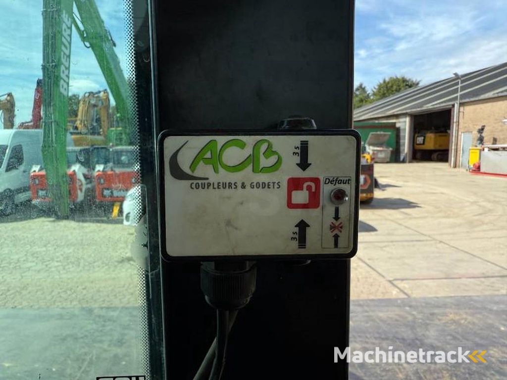 JCB 86C-1-Hammer-Lines-Quick-Coupler