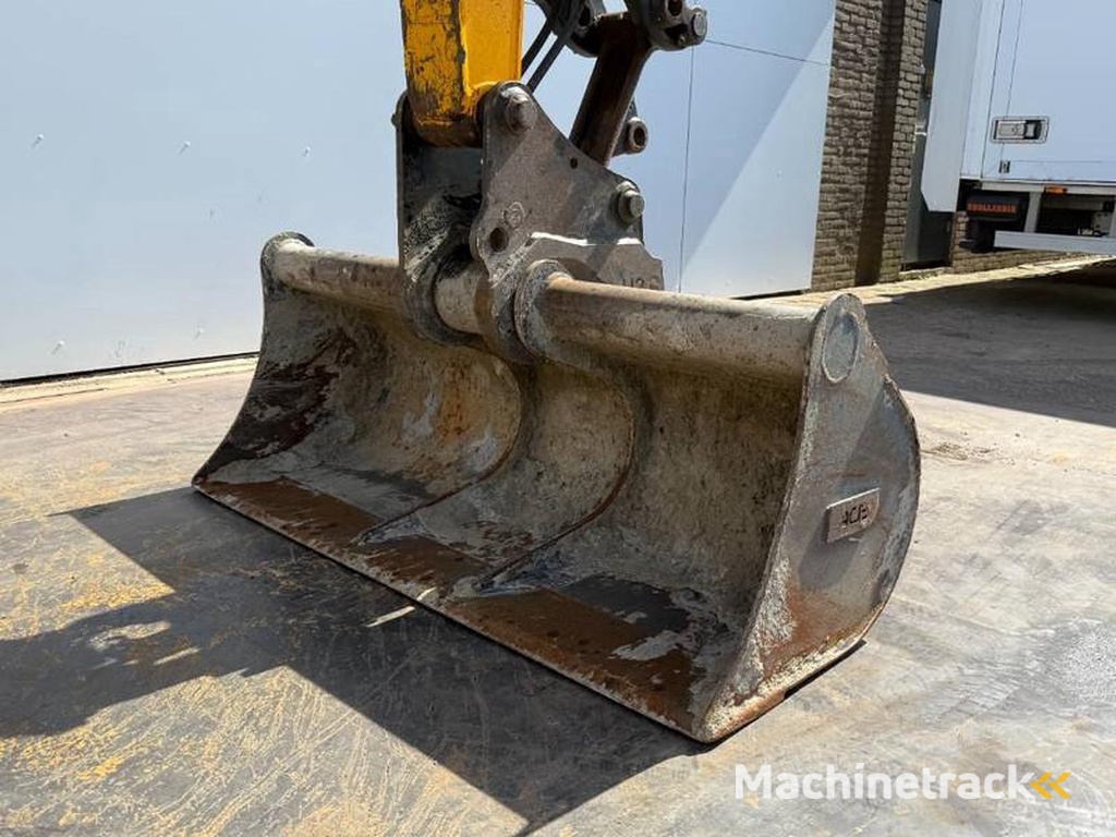 JCB 86C-1-Hammer-Lines-Quick-Coupler