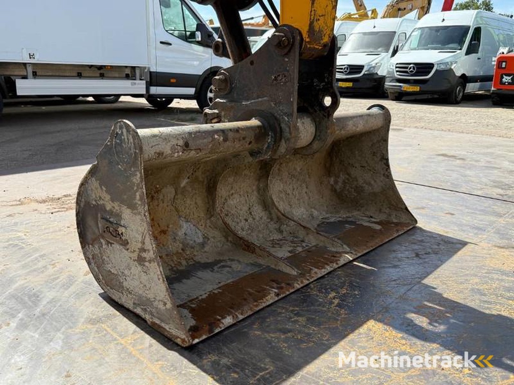 JCB 86C-1-Hammer-Lines-Quick-Coupler