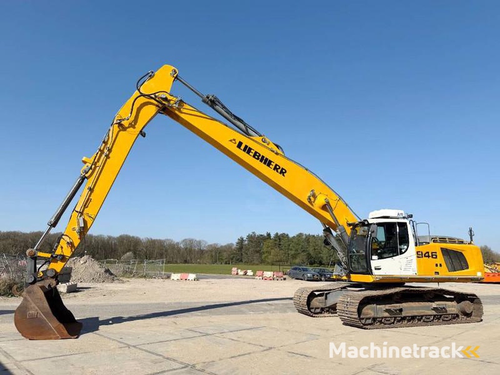 Liebherr R946