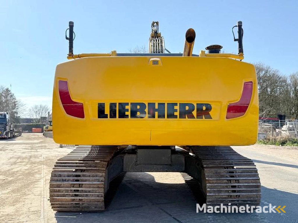 Liebherr R946