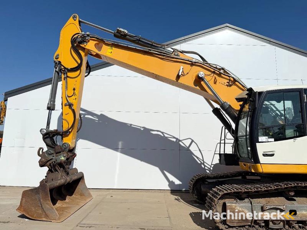 Liebherr R926NLC-Oilquick-Tilting-Bucket-German-Machine