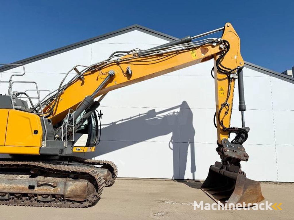 Liebherr R926NLC-Oilquick-Tilting-Bucket-German-Machine