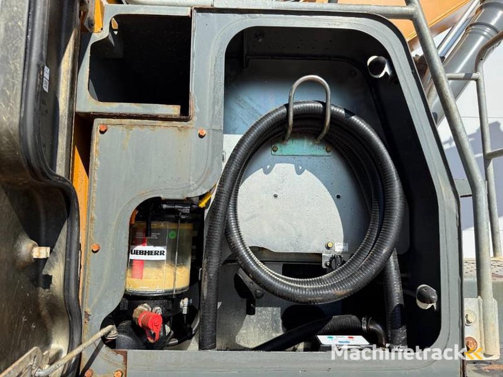 Liebherr R926NLC-Oilquick-Tilting-Bucket-German-Machine