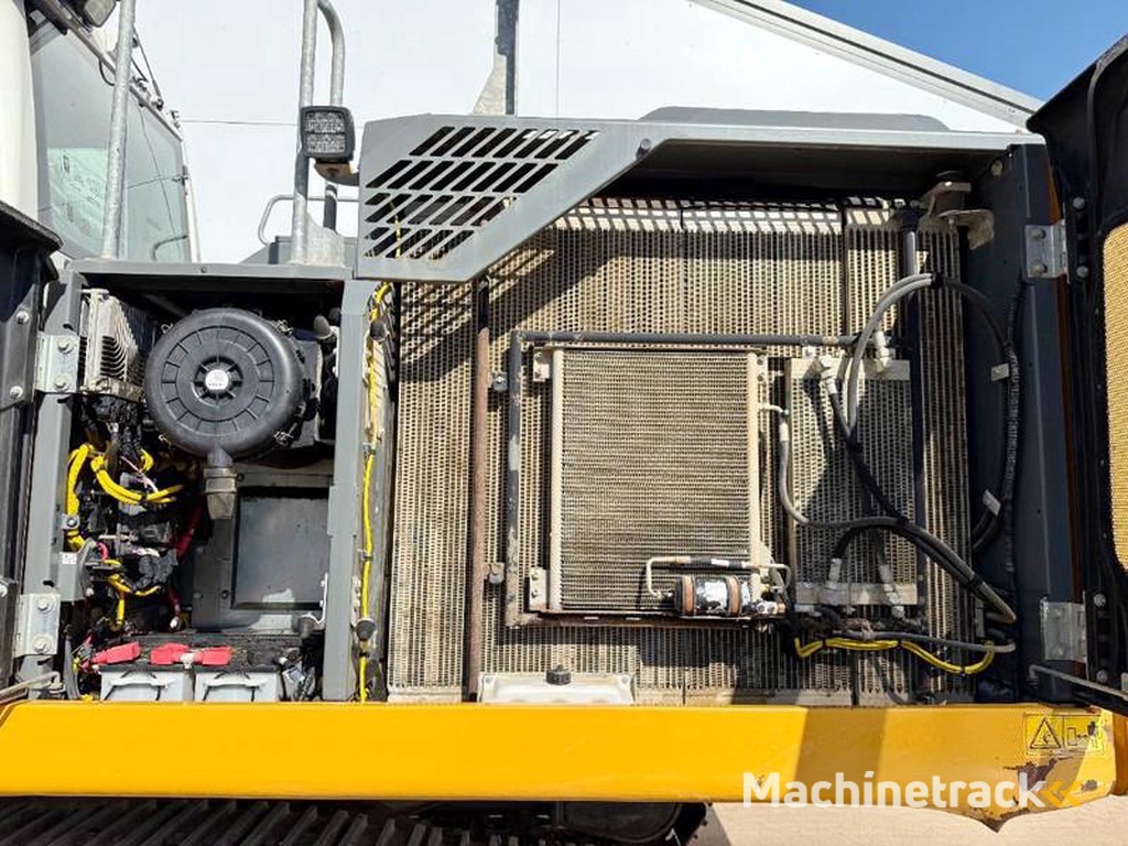 Liebherr R926NLC-Oilquick-Tilting-Bucket-German-Machine