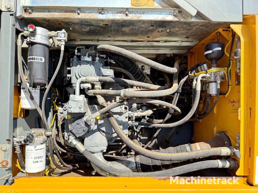 Liebherr R926NLC-Oilquick-Tilting-Bucket-German-Machine