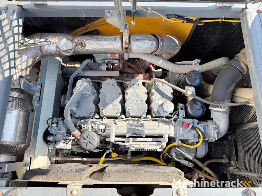 Liebherr R926NLC-Oilquick-Tilting-Bucket-German-Machine