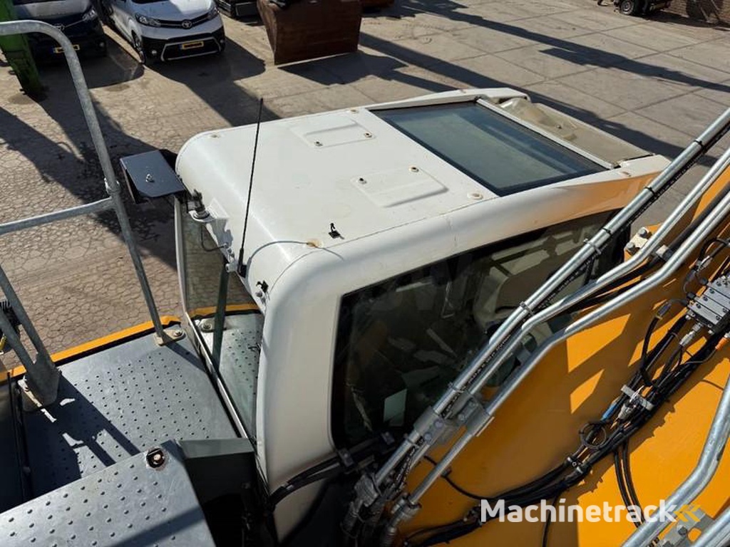 Liebherr R926NLC-Oilquick-Tilting-Bucket-German-Machine