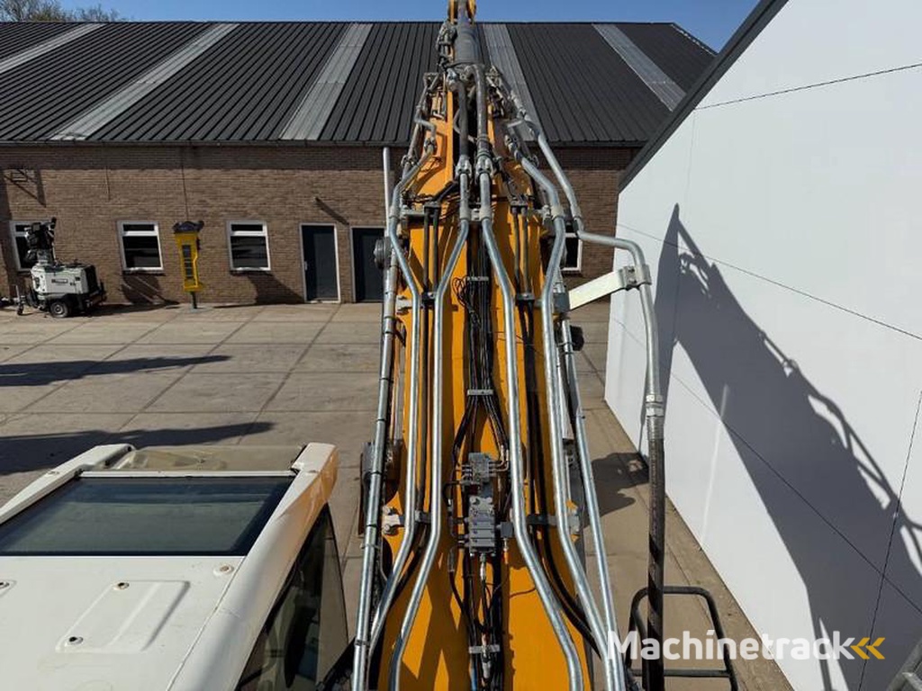 Liebherr R926NLC-Oilquick-Tilting-Bucket-German-Machine
