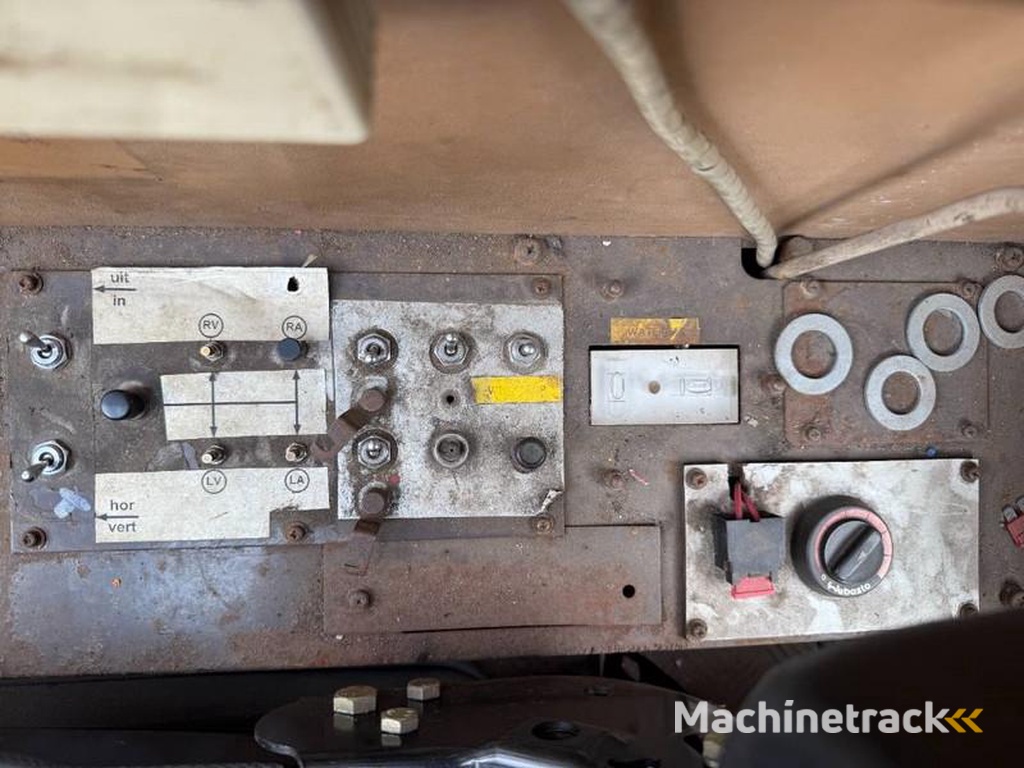 Tadano TR300E-1-4-Wheel-Steering-28.1m-Boom-12m-Jib