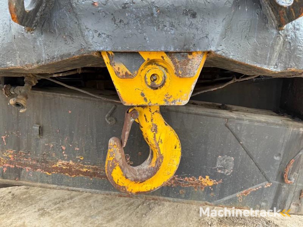 Tadano TR300E-1-4-Wheel-Steering-28.1m-Boom-12m-Jib