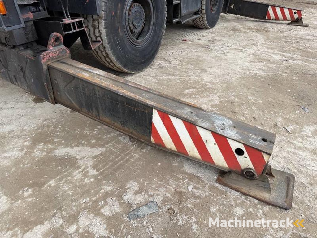 Tadano TR300E-1-4-Wheel-Steering-28.1m-Boom-12m-Jib