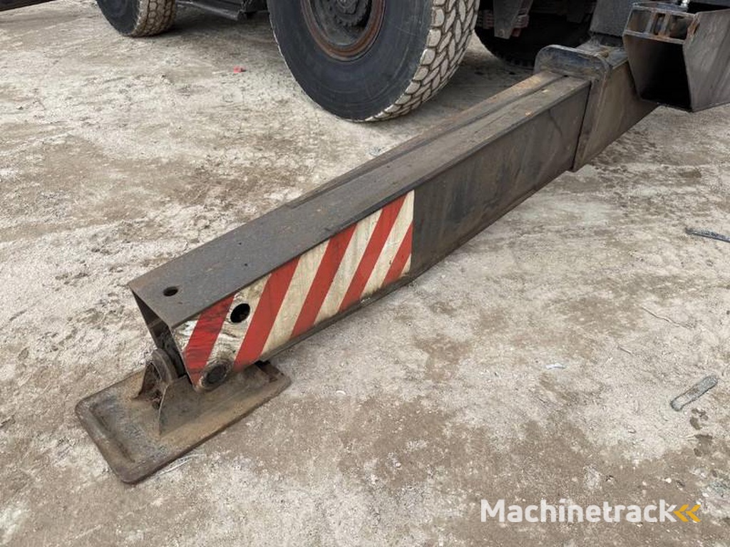 Tadano TR300E-1-4-Wheel-Steering-28.1m-Boom-12m-Jib