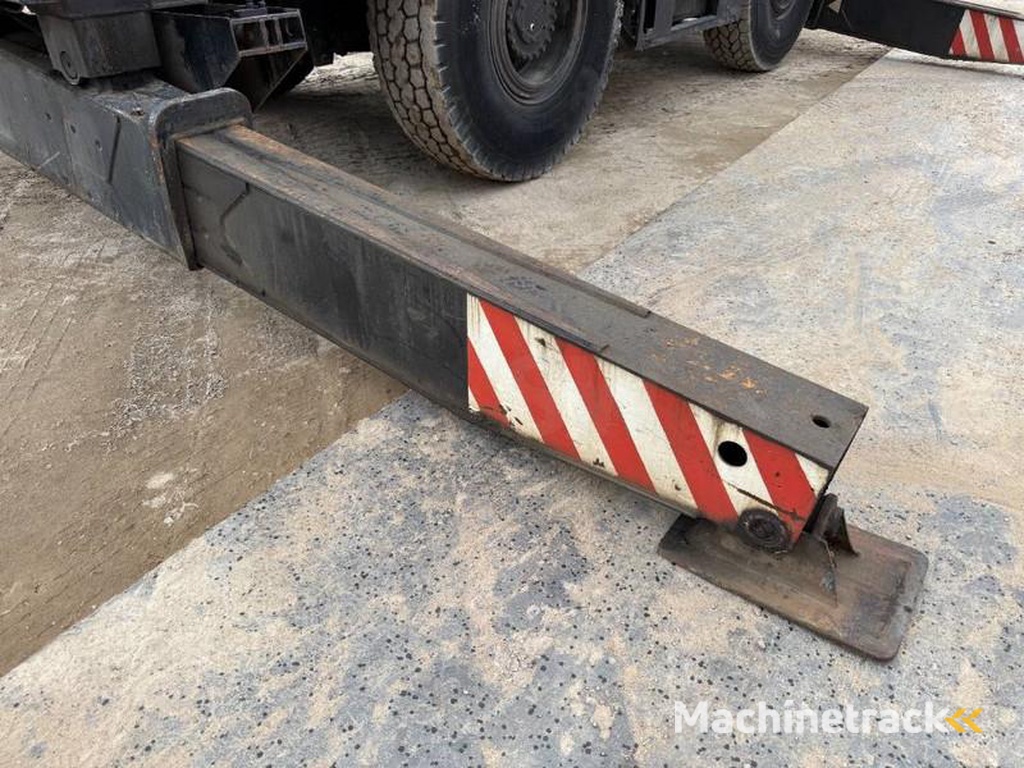 Tadano TR300E-1-4-Wheel-Steering-28.1m-Boom-12m-Jib