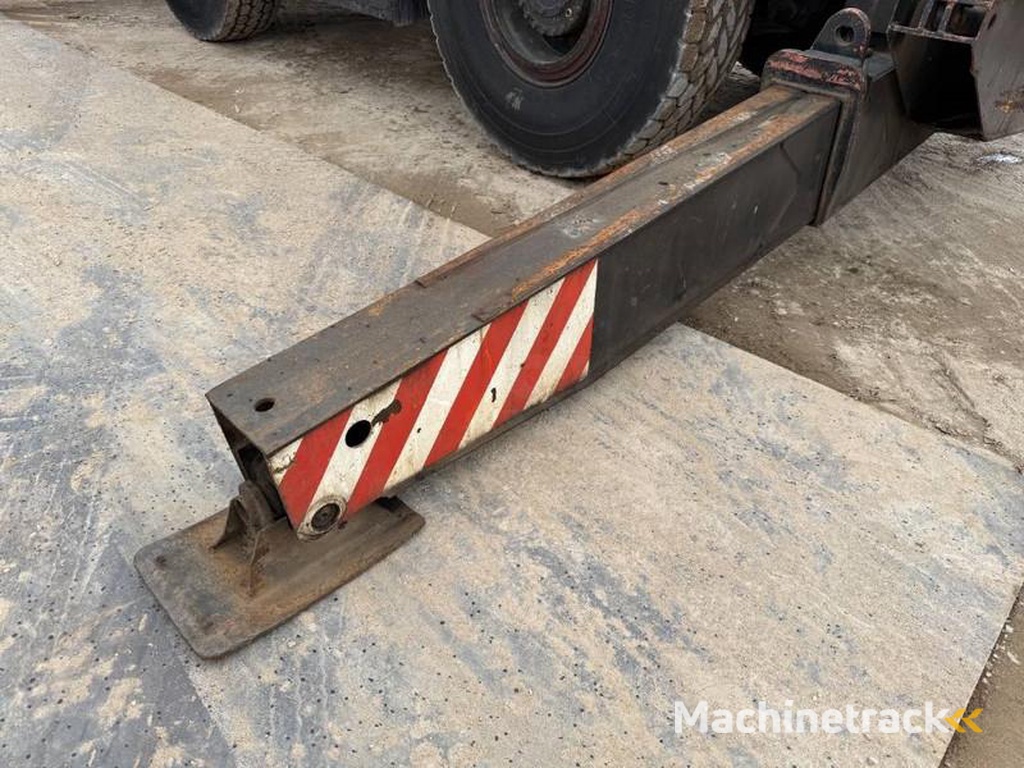 Tadano TR300E-1-4-Wheel-Steering-28.1m-Boom-12m-Jib