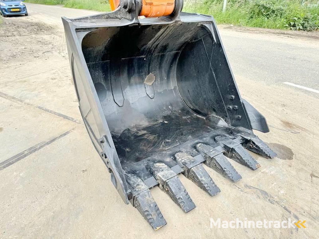 Hitachi ZX220LC-5G-2025-ULTRA-MODEL-ISUZU-ENGINE