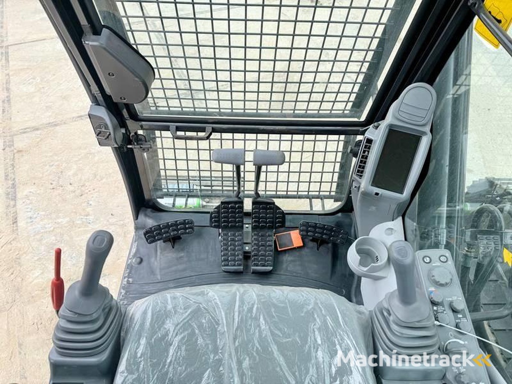 Hitachi ZX220LC-5G-2025-ULTRA-MODEL-ISUZU-ENGINE