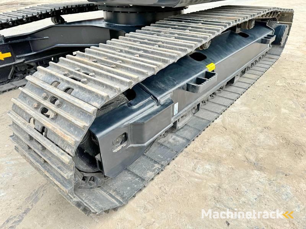 Hitachi ZX220LC-5G-2025-ULTRA-MODEL-ISUZU-ENGINE