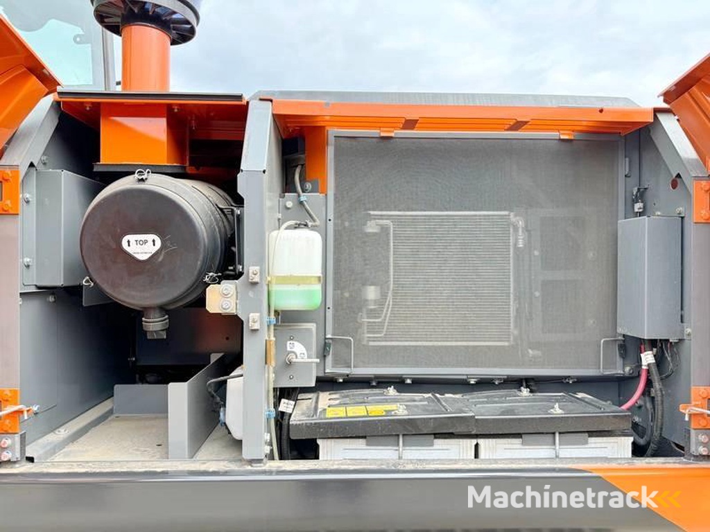 Hitachi ZX220LC-5G-2025-ULTRA-MODEL-ISUZU-ENGINE