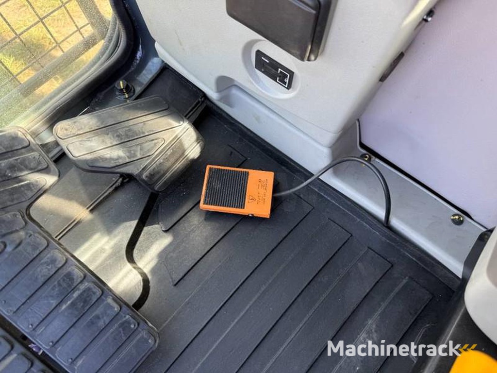 Hyundai R340L-Smart-New-Unused-Hammer-Lines