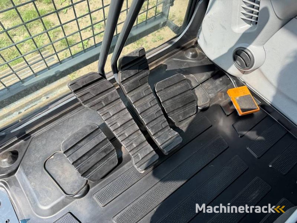 Hyundai HX360L-New-Unused-Hammer-Lines