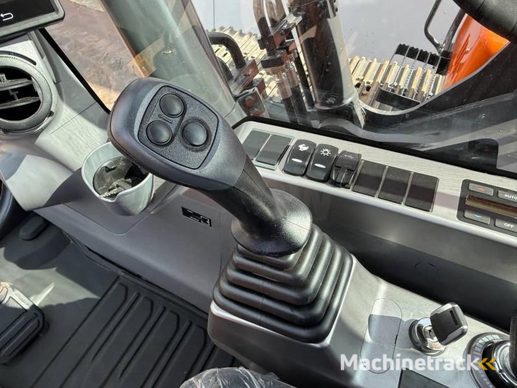 Doosan Develon-DX205-New-Unused-Hammer-Lines