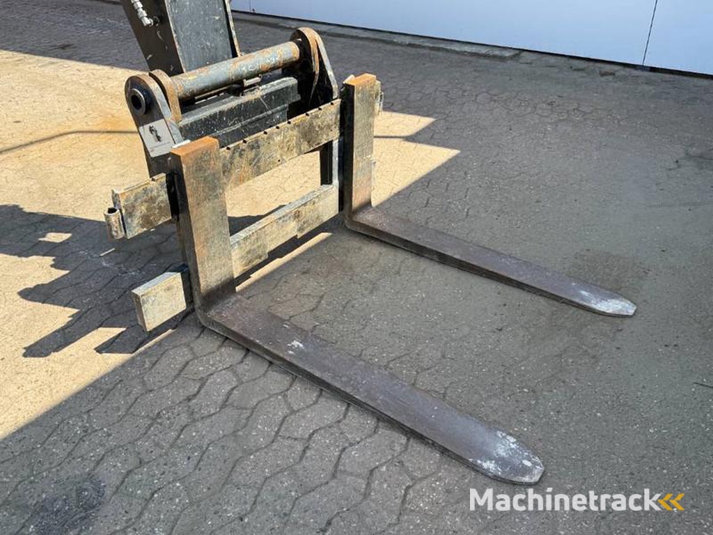 Manitou MRT2250-German-Machine-Remote-Control-4x4x4