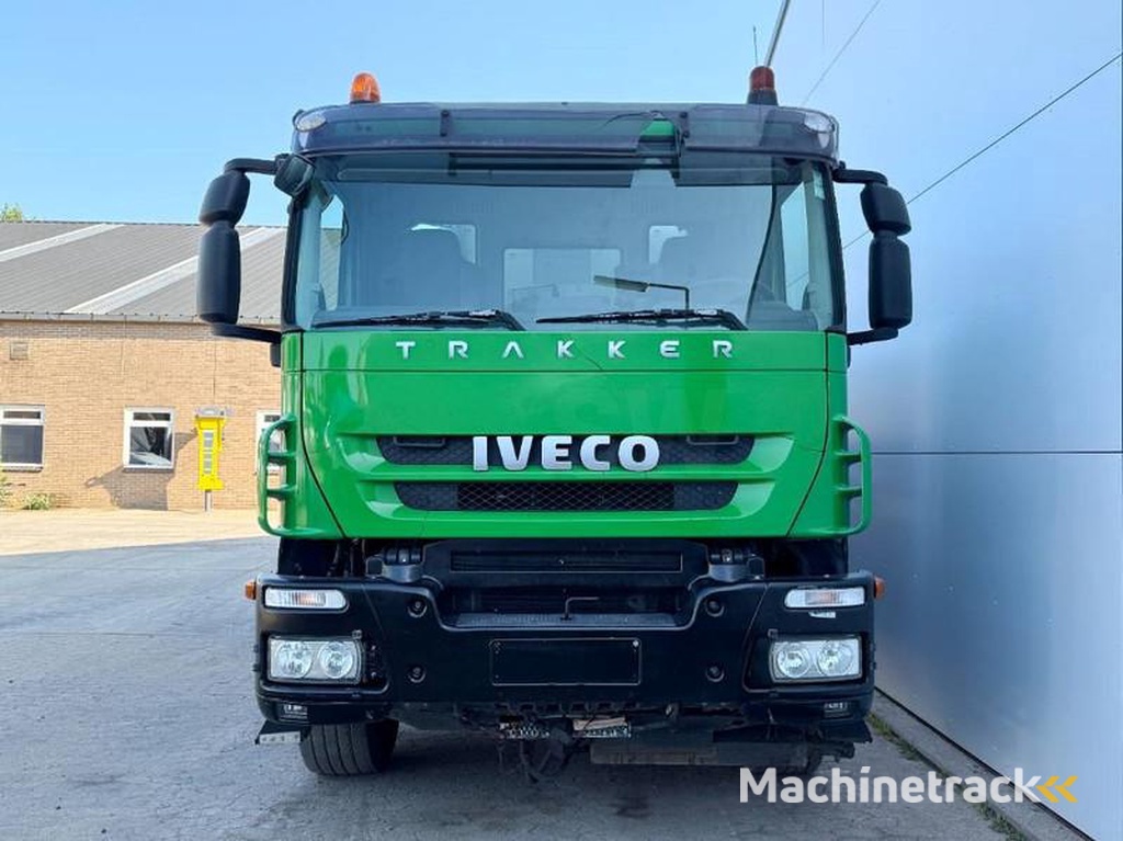 Iveco Trakker-450-EEV-Secmair-Serviroute-Bitumin