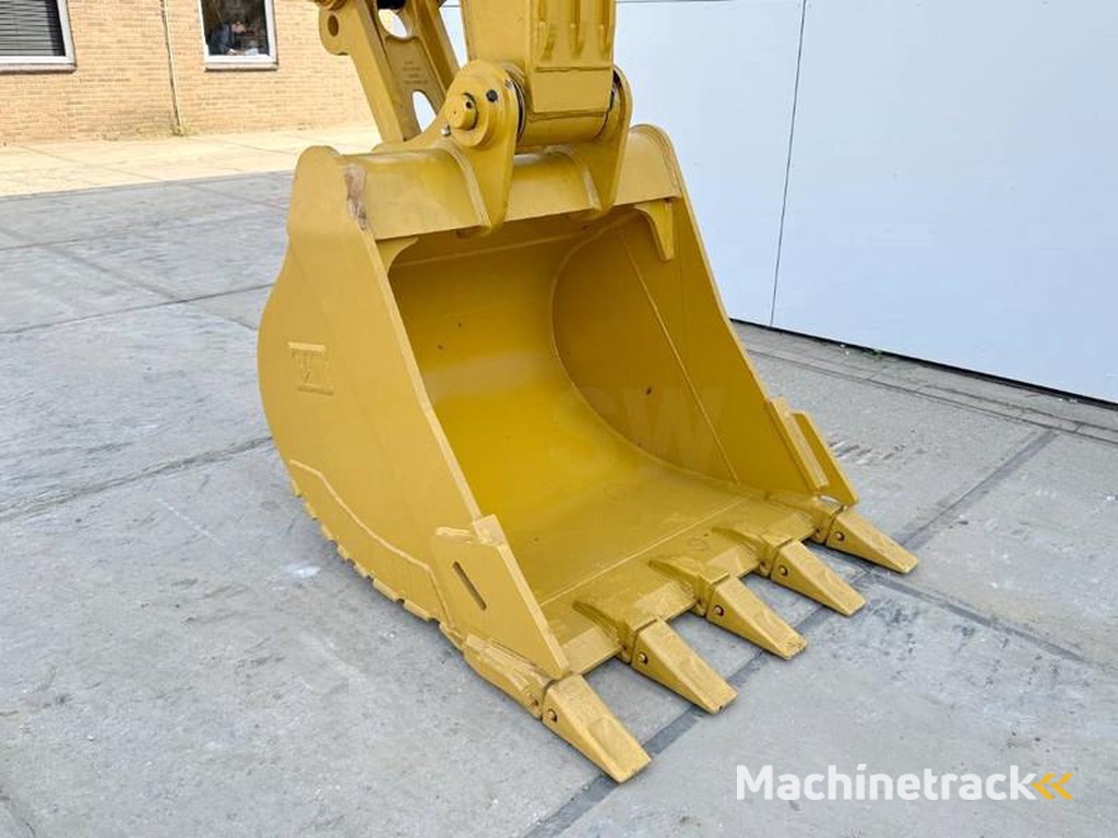 Caterpillar 323D