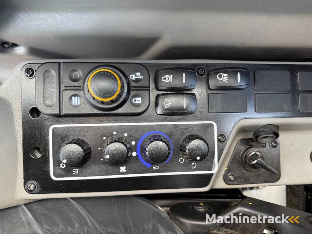 JCB 205-2025-Model-New-Unused-Hammer-Lines