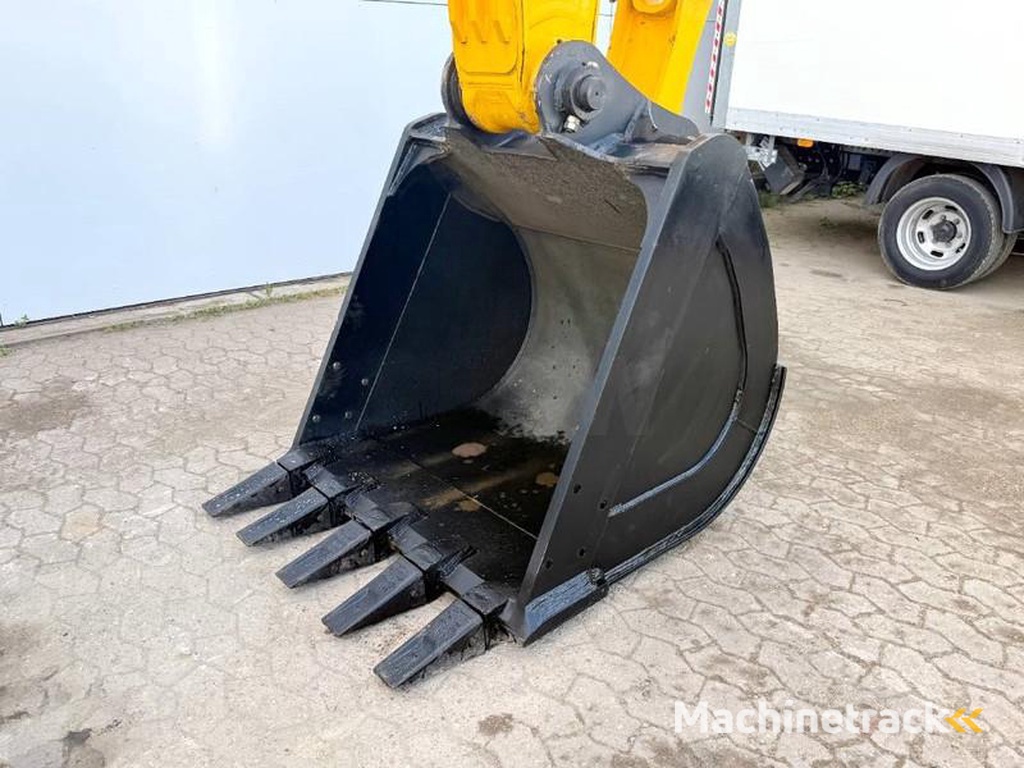 JCB 205-2025-Model-New-Unused-Hammer-Lines