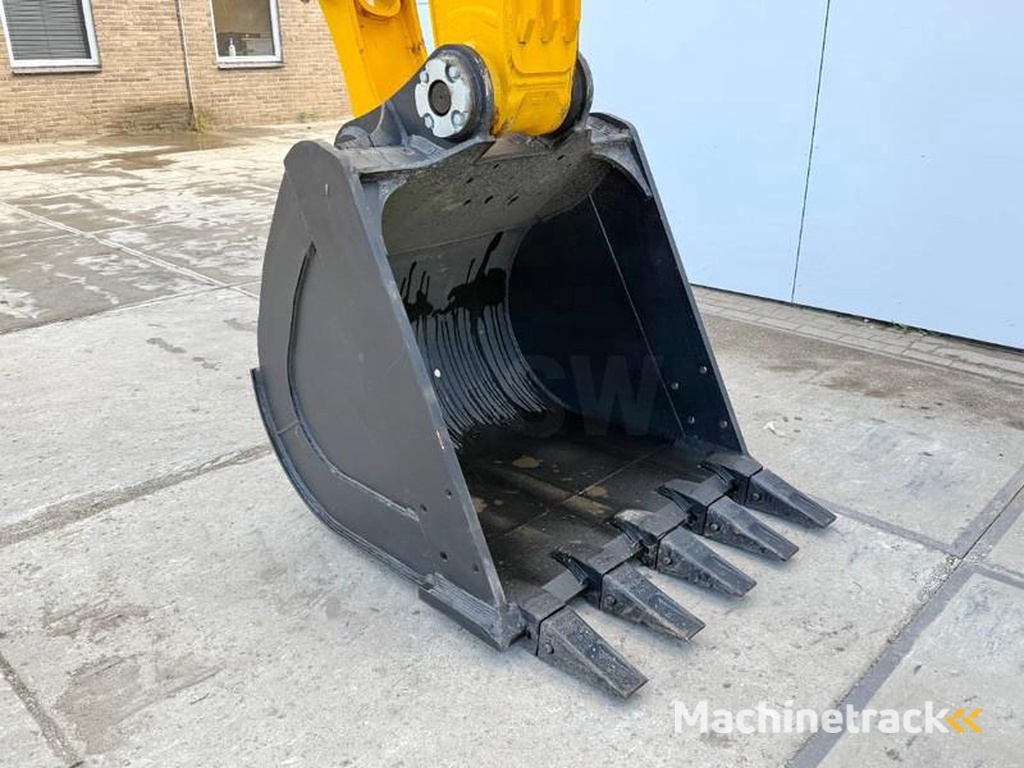 JCB 205-2025-Model-New-Unused-Hammer-Lines
