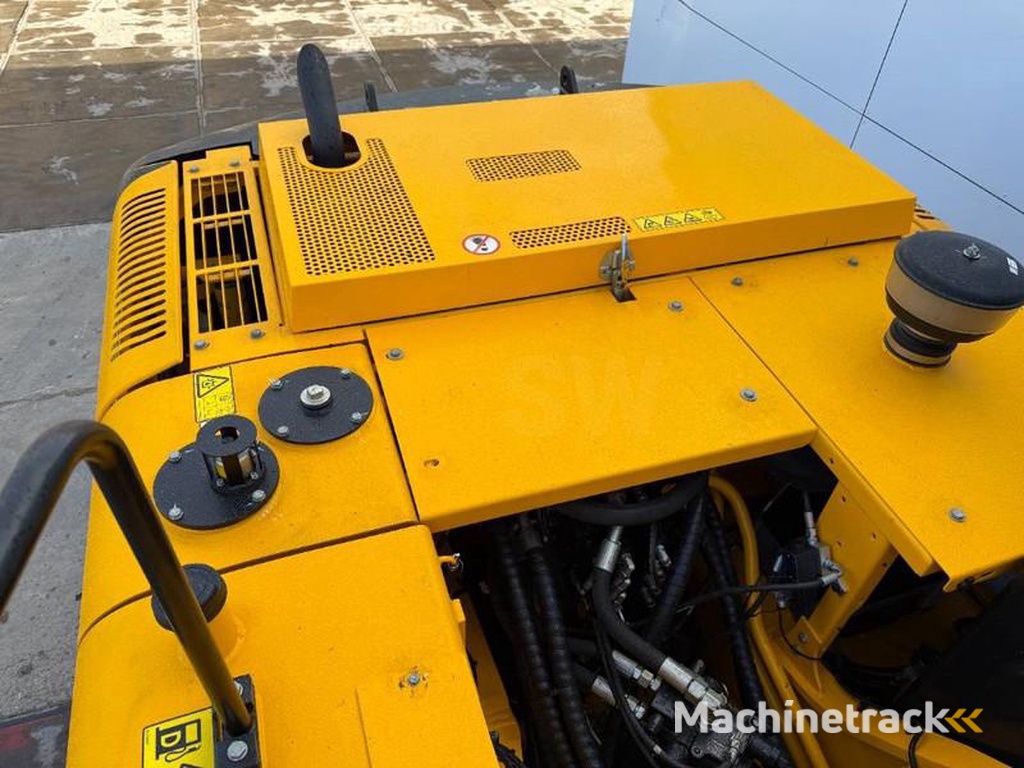 JCB 205-2025-Model-New-Unused-Hammer-Lines