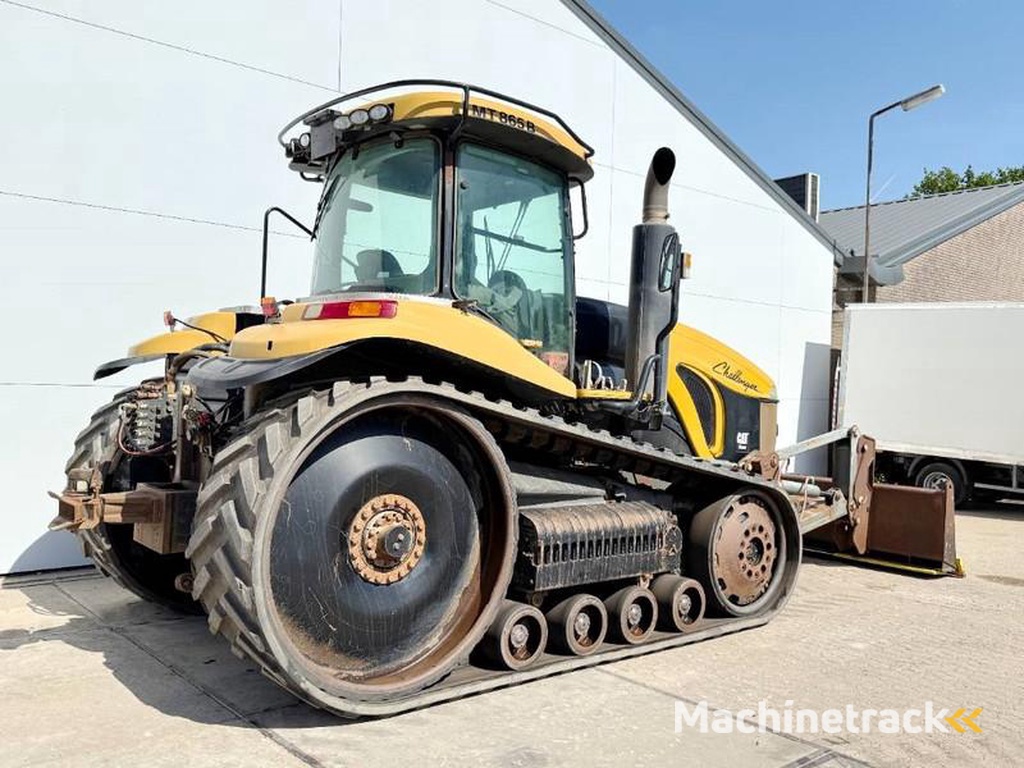 Caterpillar Challenger-MT865B-German-Machine-Front-Blade
