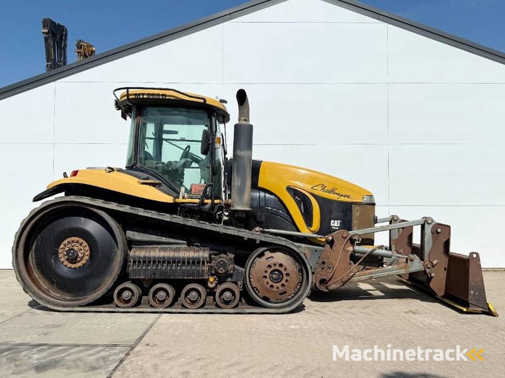 Caterpillar Challenger-MT865B-German-Machine-Front-Blade