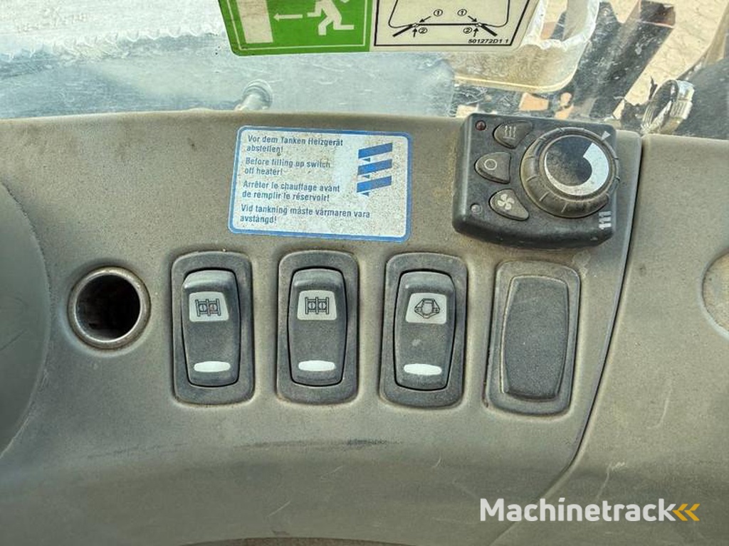 Caterpillar Challenger-MT865B-German-Machine-Front-Blade