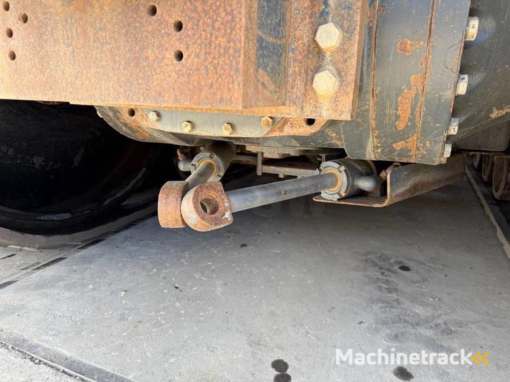 Caterpillar Challenger-MT865B-German-Machine-Front-Blade