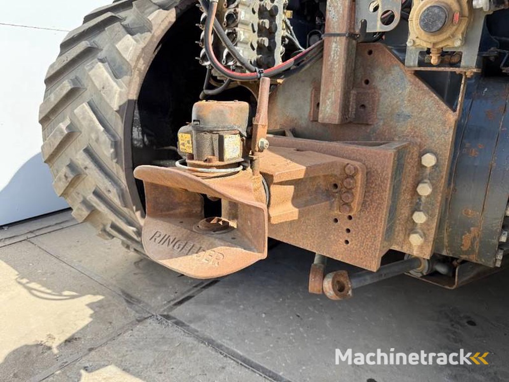 Caterpillar Challenger-MT865B-German-Machine-Front-Blade