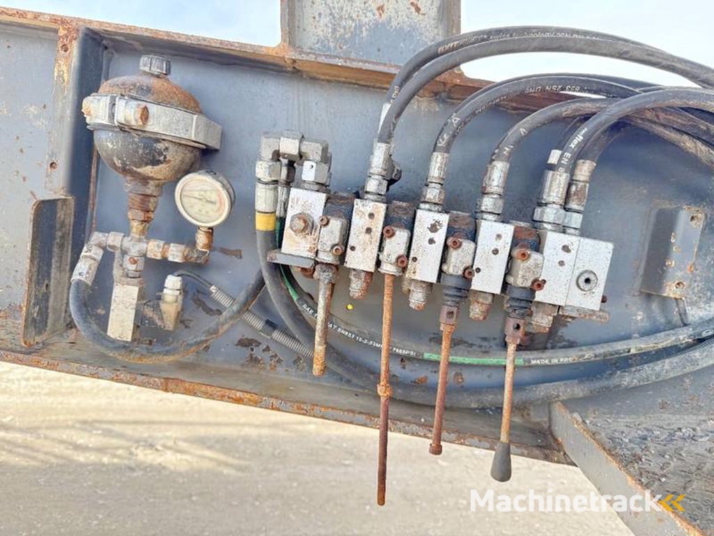 Kleemann MR110Z-EVO-Up-to-350-t-h-8m³-hopper-volume