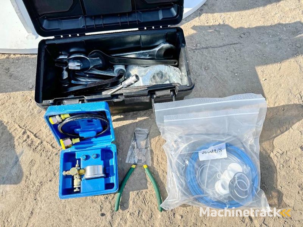 nc 3000 hammer / 27-40 Ton / Hydraulic Breaker /