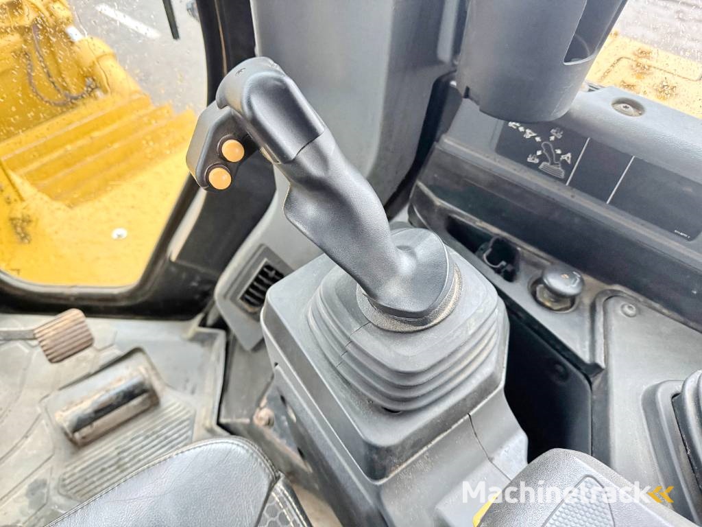 CAT D6 LGP Next Gen - CAT System One / Camera